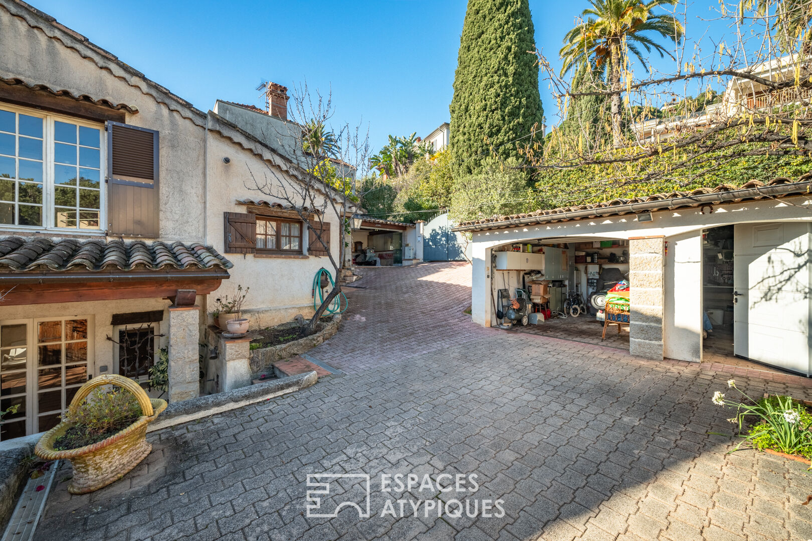 1940s villa with garden
