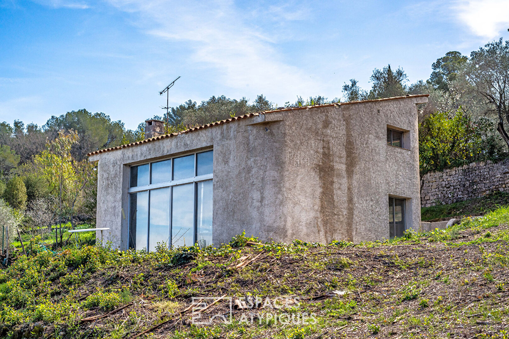 Artist’s house to renovate in Mouans-Sartoux