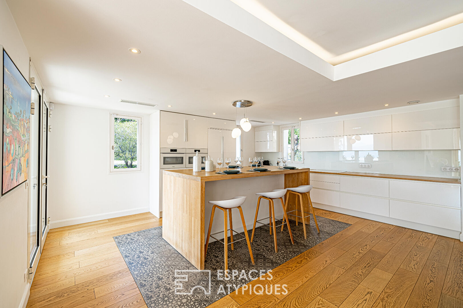 Character villa with sea view and swimming pool on the heights of Cannes