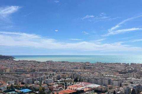 Apartment to renovate with panoramic sea view in Nice