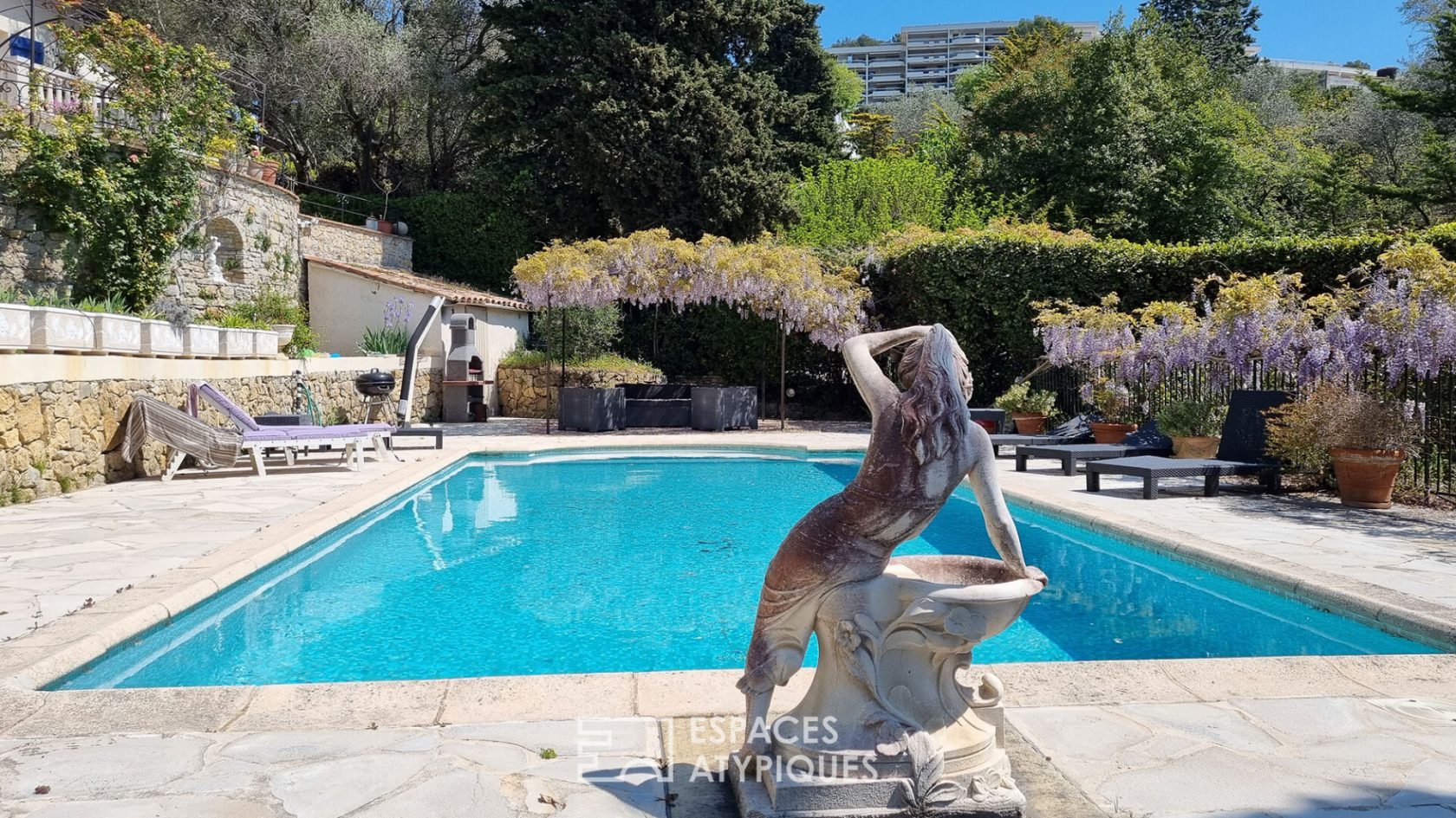 Charming property with swimming pool