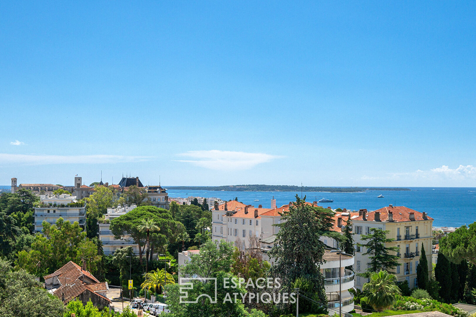 Architect-designed villa with sea view and swimming pool in Cannes