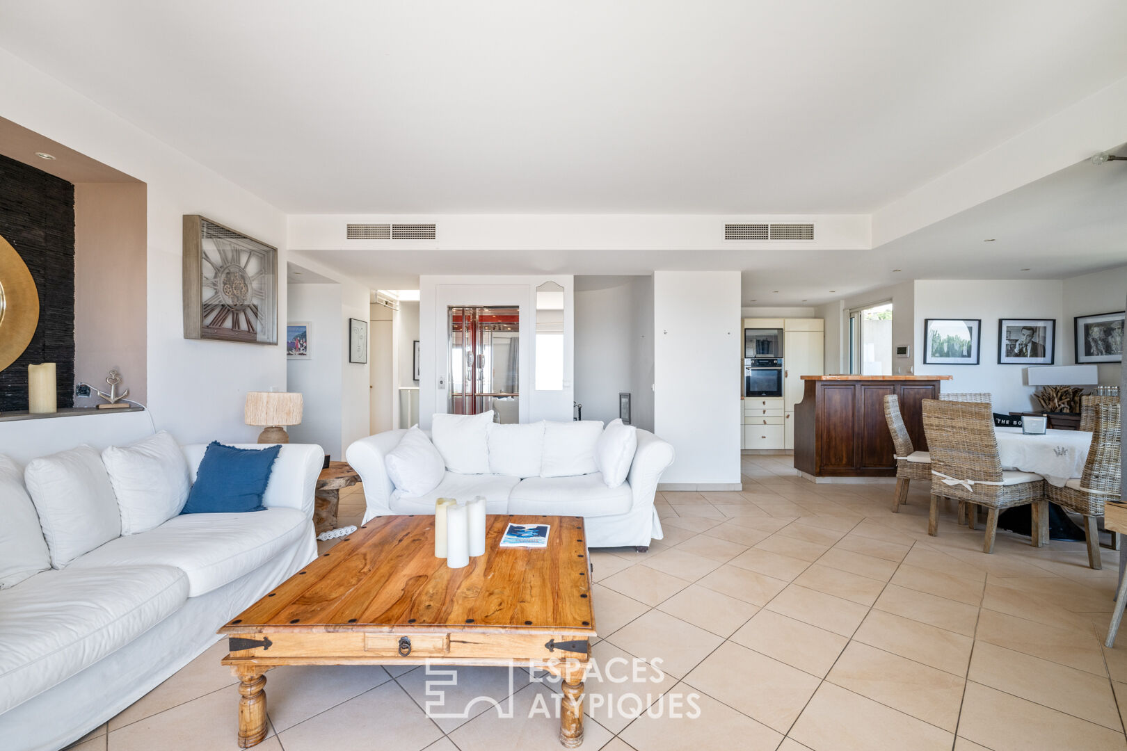 Architect-designed villa with sea view and swimming pool in Cannes