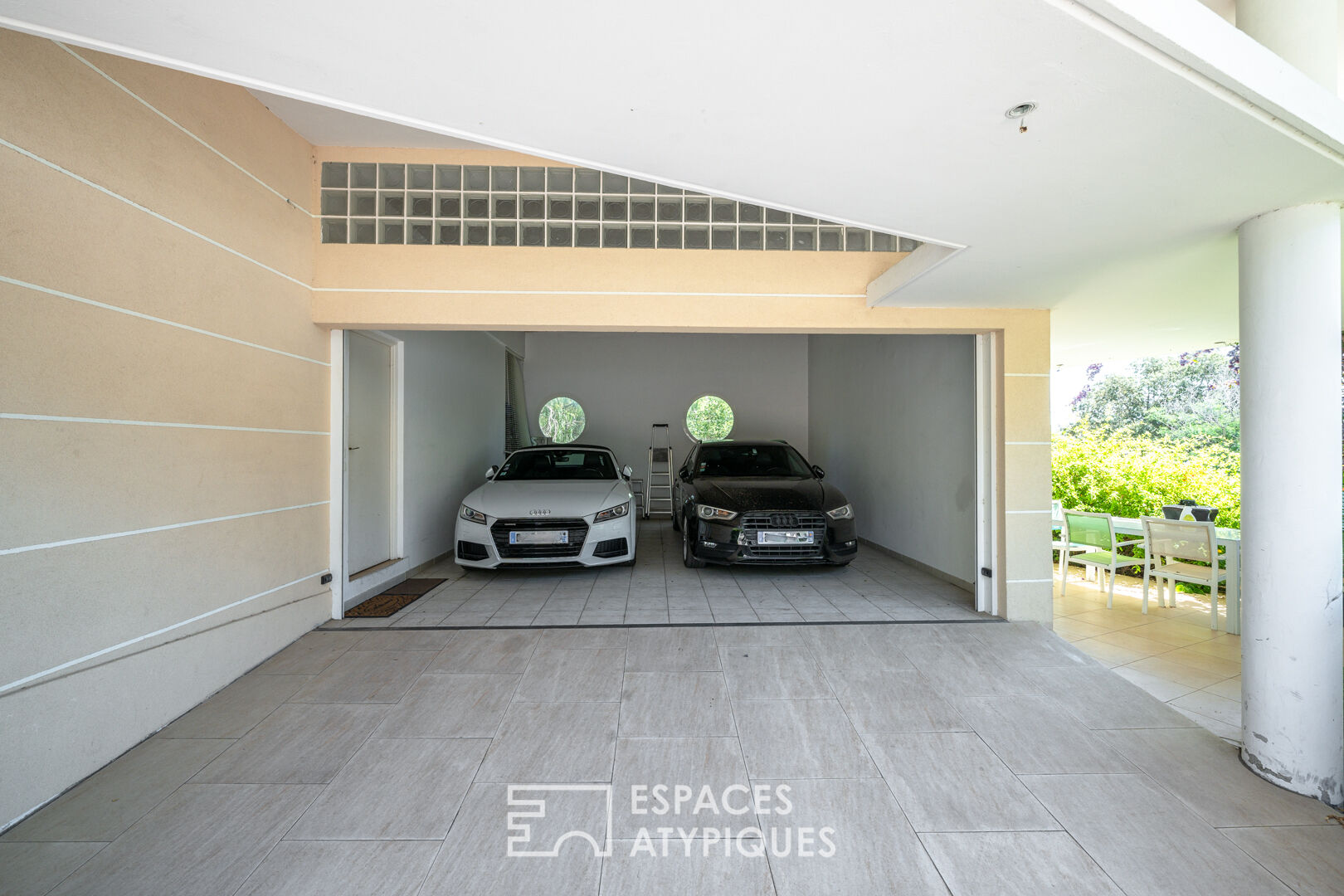 Architect-designed villa with sea view and swimming pool in Cannes