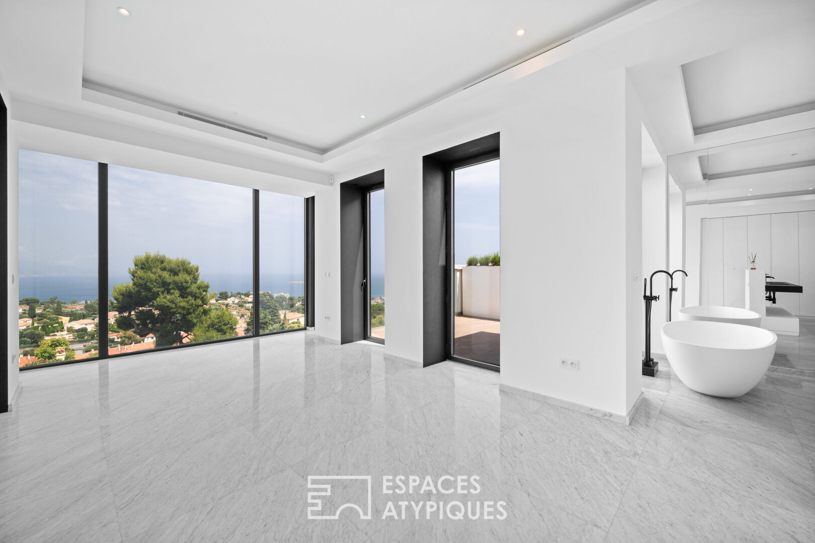 Contemporary villa with sea view in Roquebrune Cap Martin