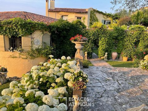 Architect-designed villa in the private domain of Castellaras