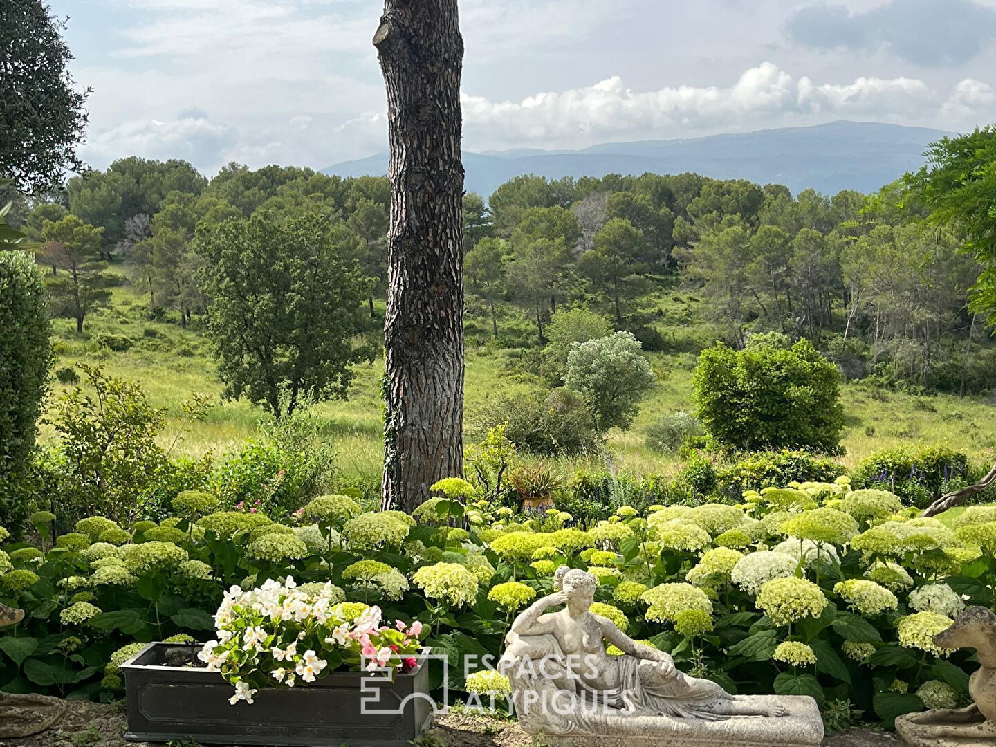 Architect-designed villa in the private domain of Castellaras