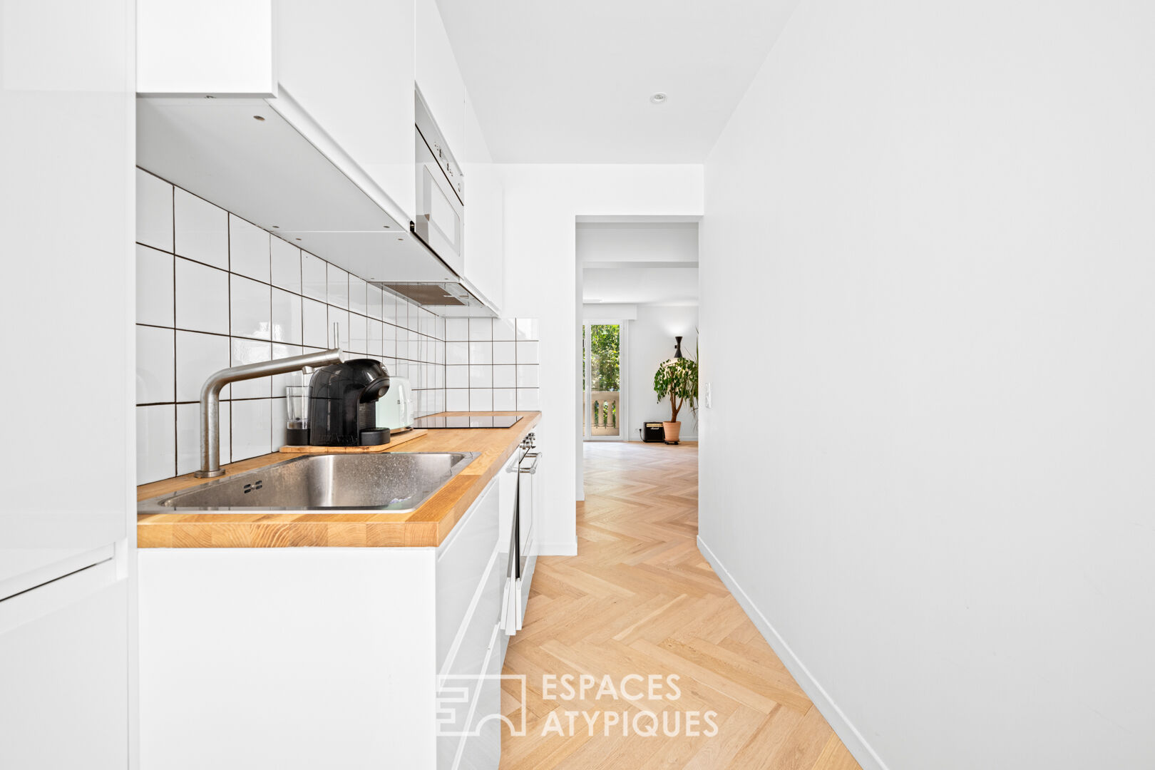 Grand appartement 3 pièces (1 chambre) superbement rénové