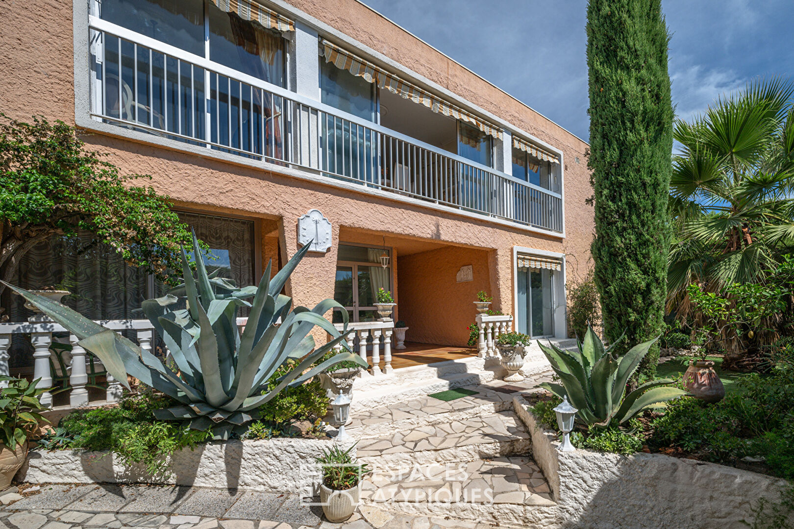 Maison d’architecte de 180m² des années 70’s avec piscine