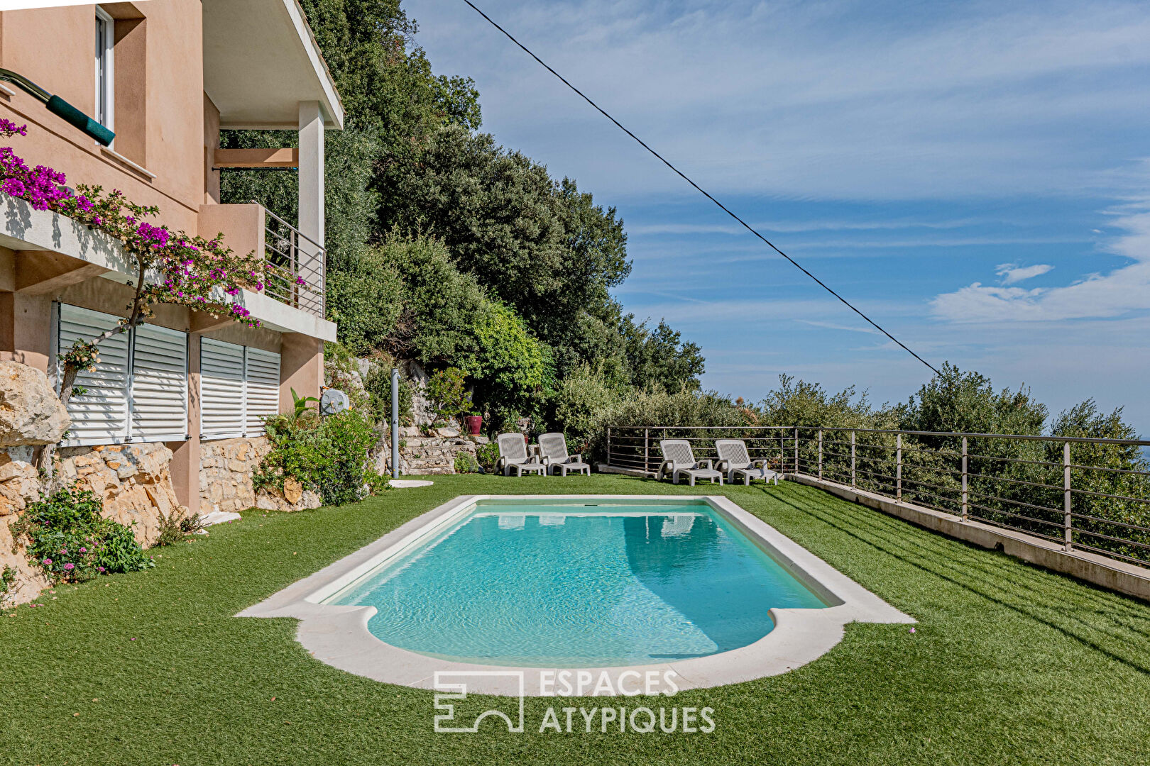 Maison d’architecte avec piscine et vue mer – Grasse