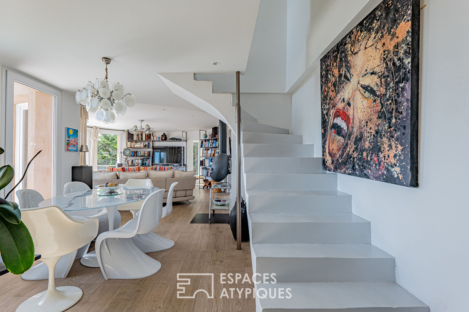 Maison d’architecte avec piscine et vue mer – Grasse