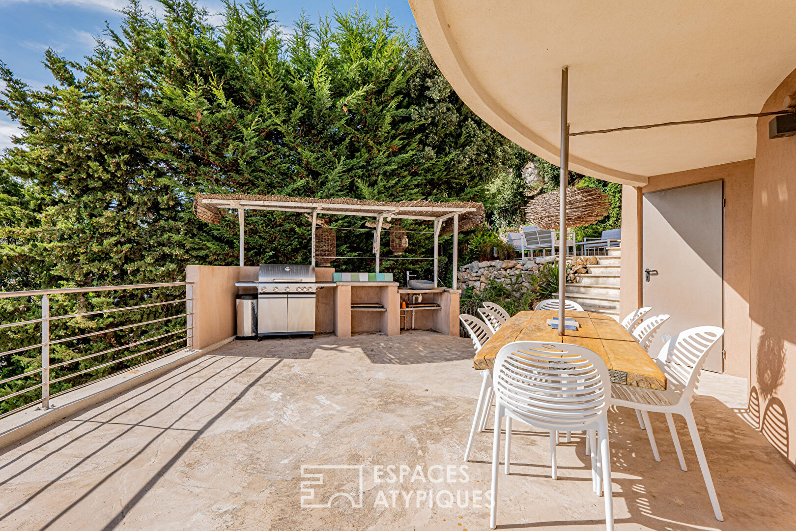Maison d’architecte avec piscine et vue mer – Grasse