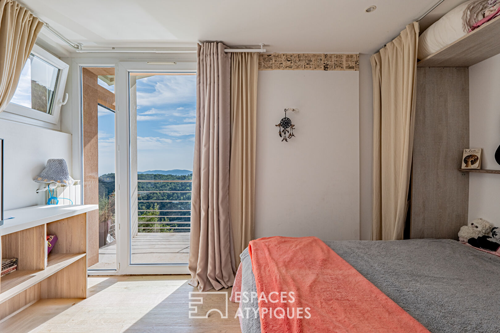 Maison d’architecte avec piscine et vue mer – Grasse