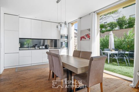 Appartement atypique de 131m² avec jardin, piscine et garage double
