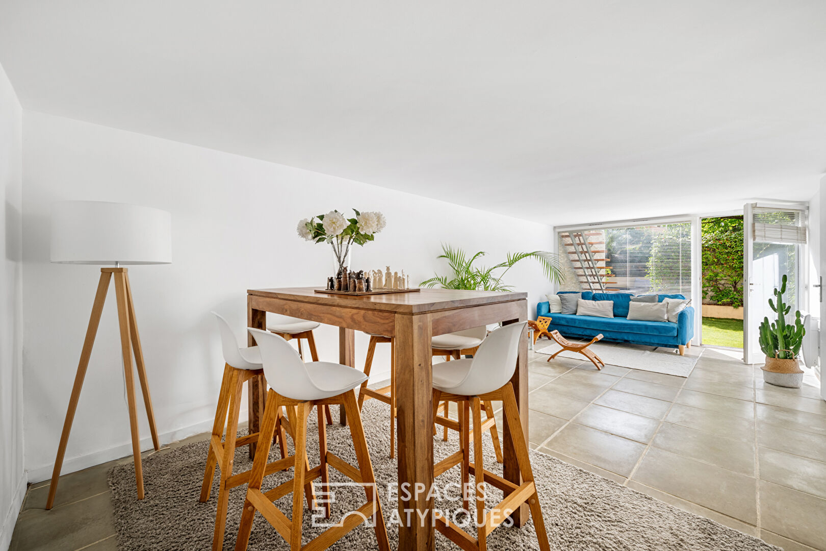 Appartement atypique de 131m² avec jardin, piscine et garage double