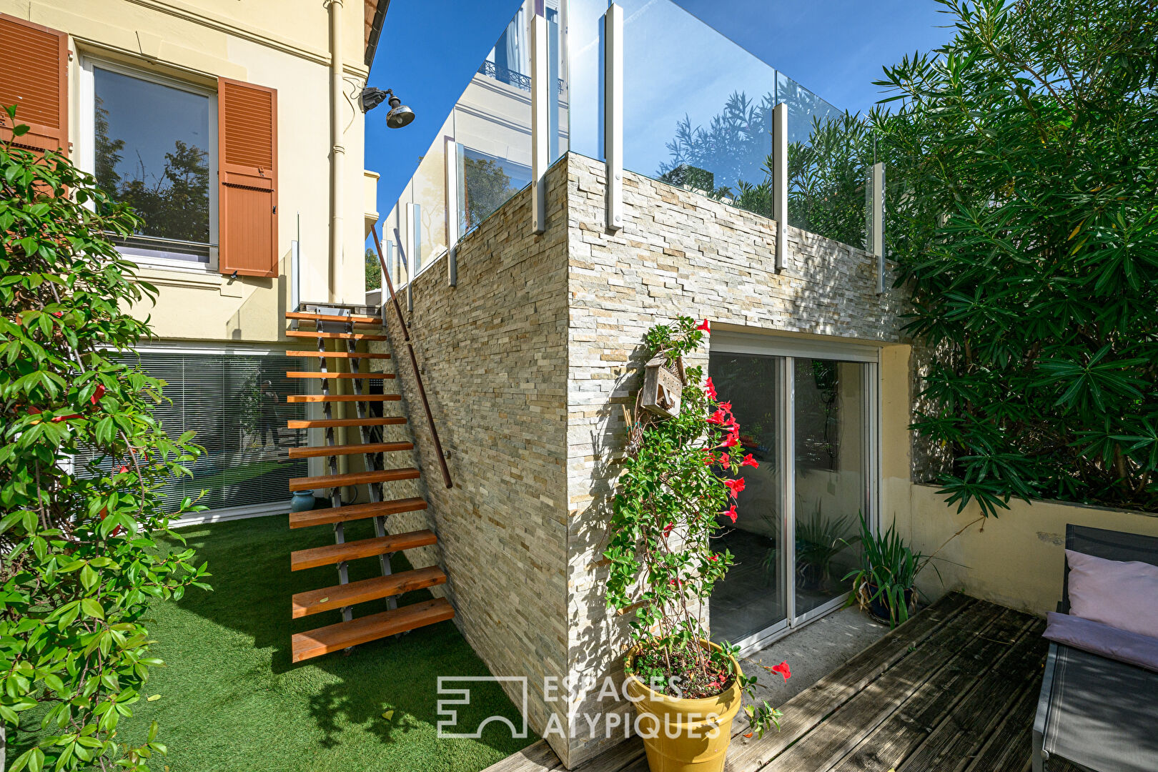 Appartement atypique de 131m² avec jardin, piscine et garage double