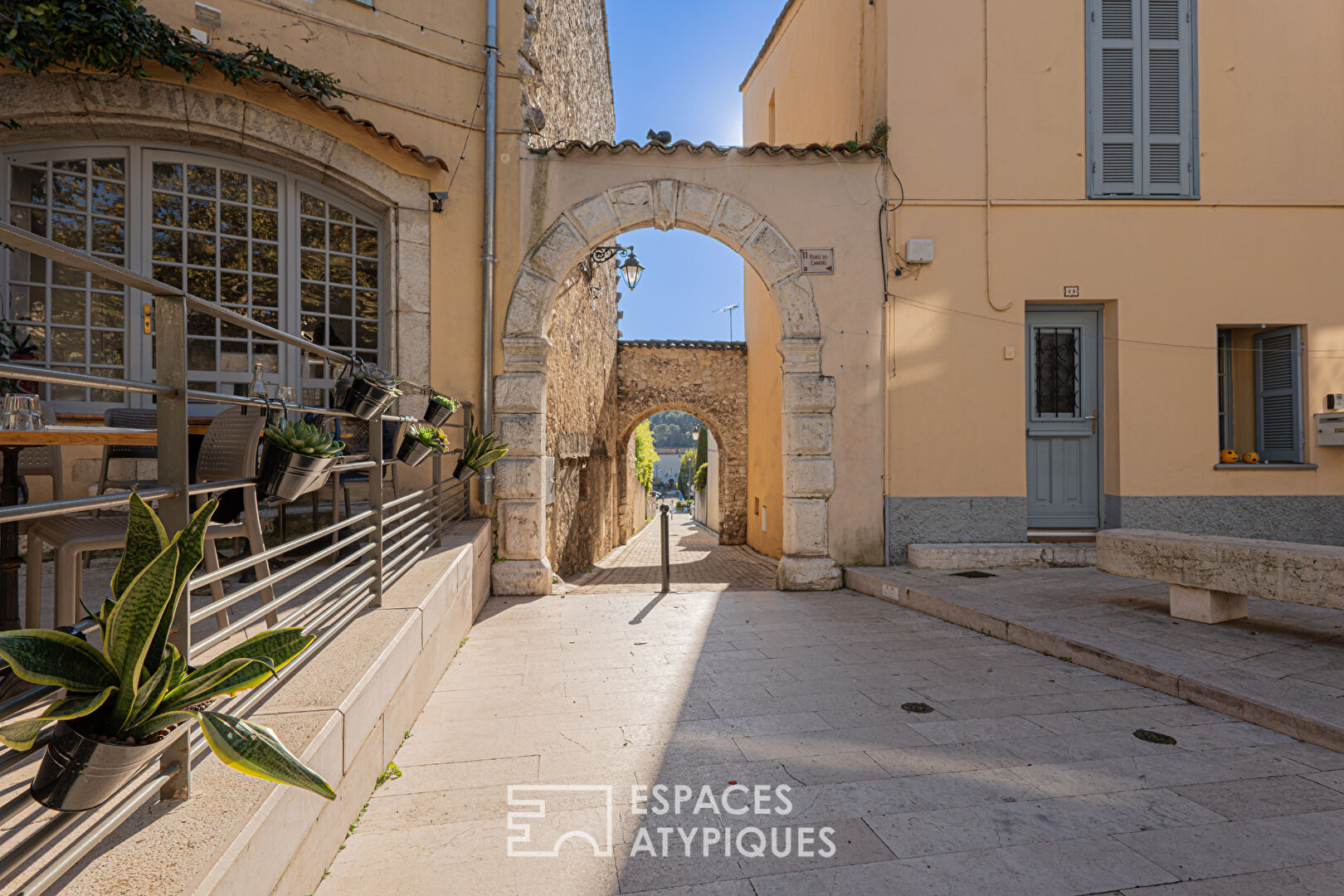 Comme une petite maison sur la Route de Saint Paul