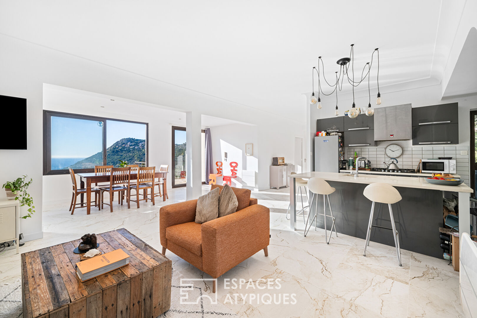 Ground floor with contemplative sea view and independent studio