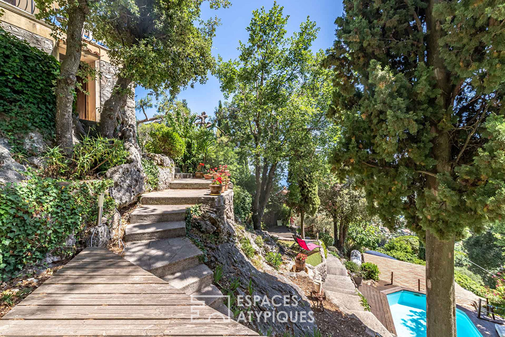 Ground floor with contemplative sea view and independent studio