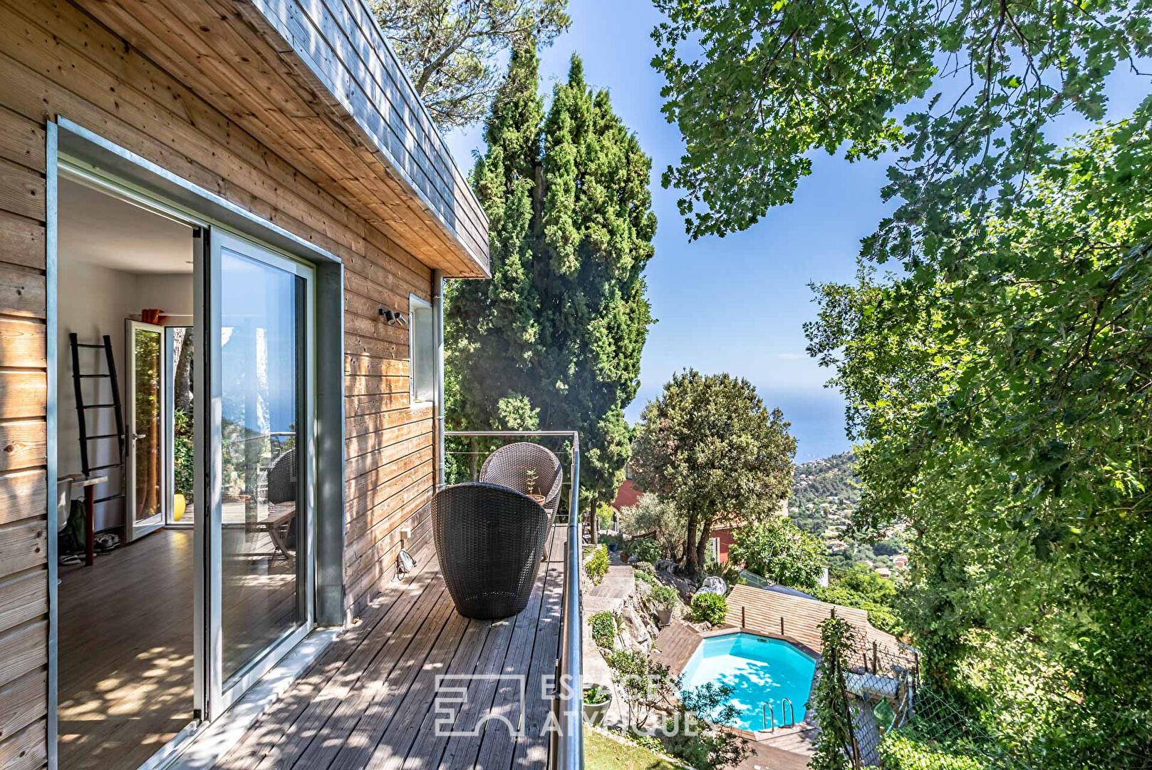 Ground floor with contemplative sea view and independent studio