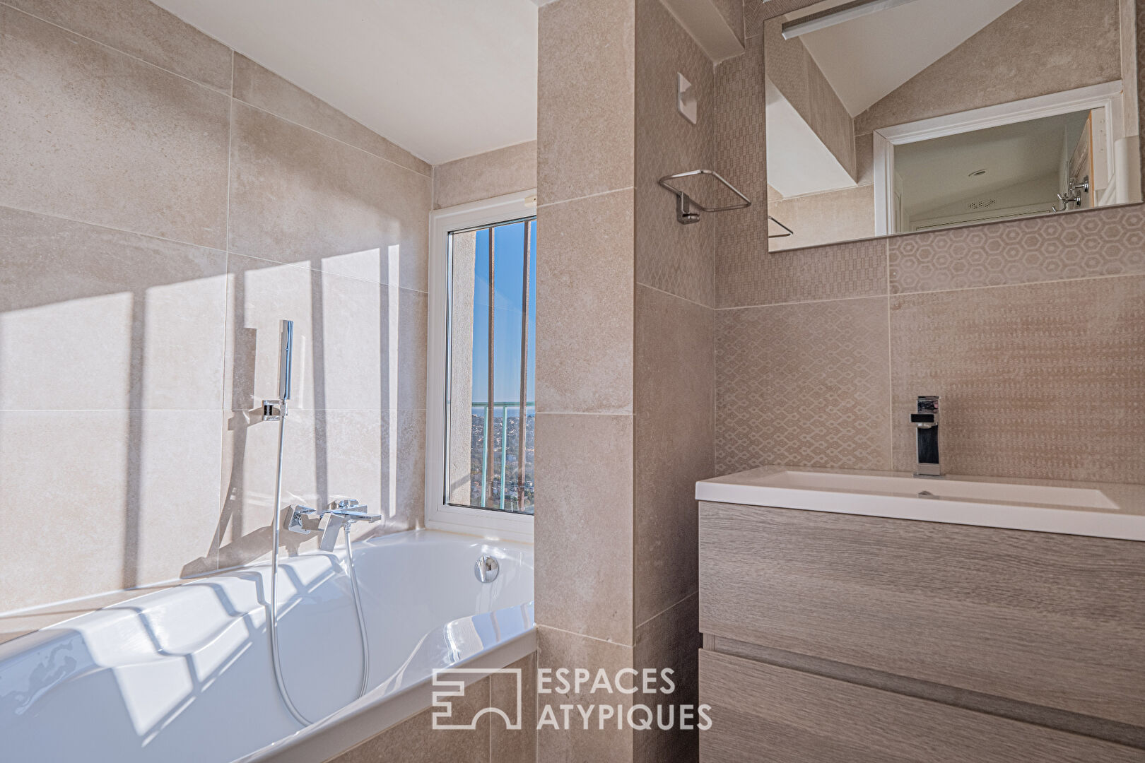 Beautifully renovated character villa with swimming pool and panoramic sea view
