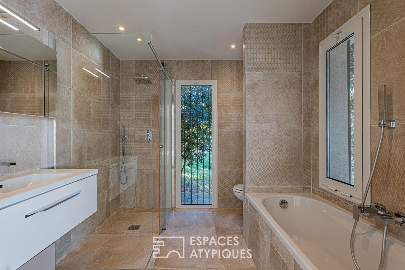 Beautifully renovated character villa with swimming pool and panoramic sea view