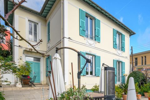 Period townhouse within walking distance of town centre