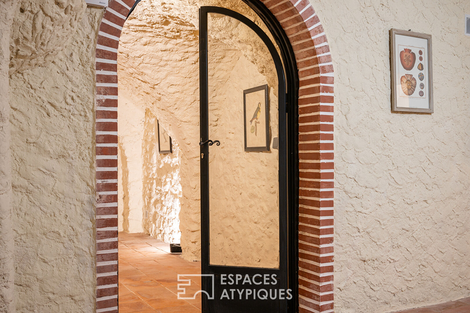 Authentic real estate complex in a former sheepfold in the heart of Cannes