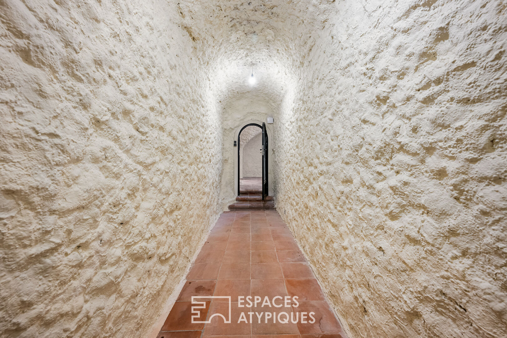 Authentic real estate complex in a former sheepfold in the heart of Cannes