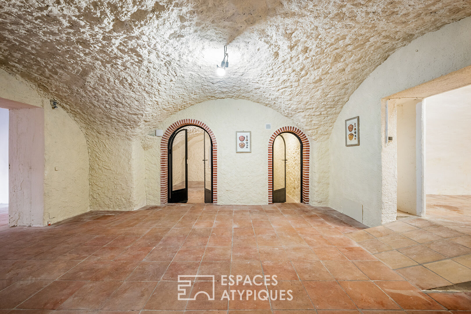 Authentic real estate complex in a former sheepfold in the heart of Cannes