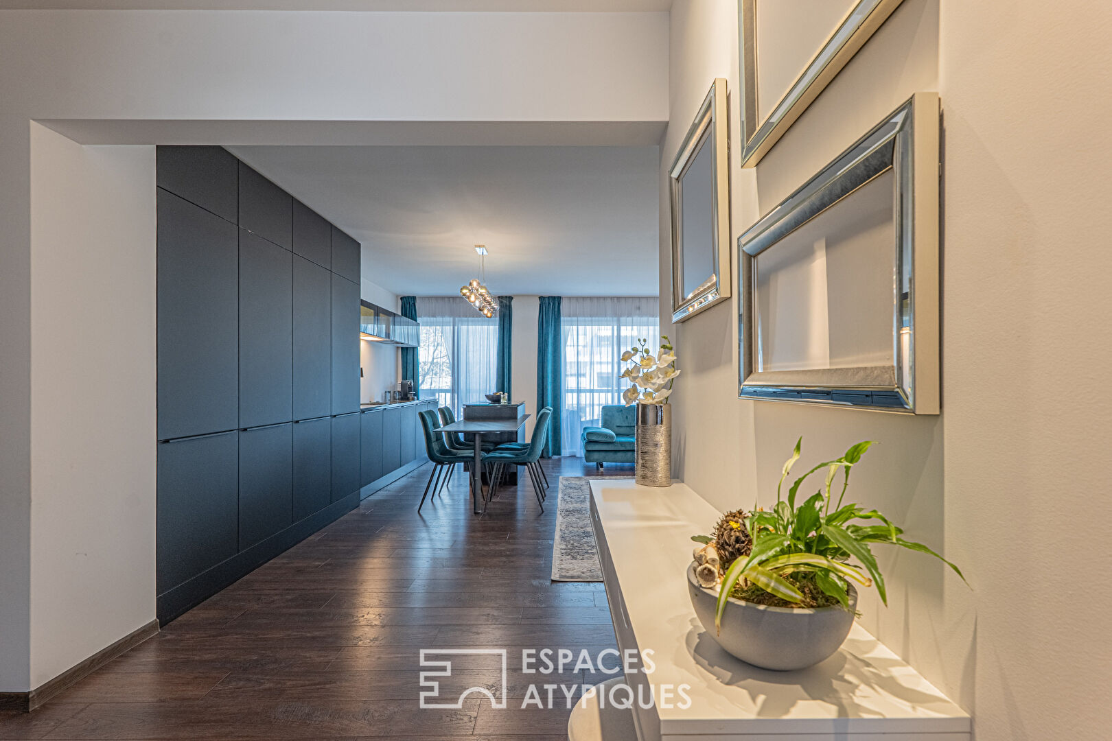 Bel appartement 3 pièces traversant, entièrement rénové avec box en sous-sol
