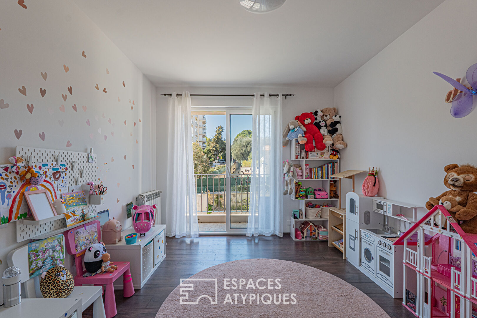 Bel appartement 3 pièces traversant, entièrement rénové avec box en sous-sol