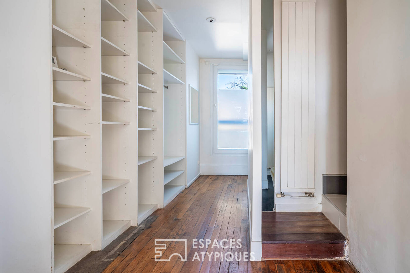 Bright apartment to redesign in the heart of Alfortville