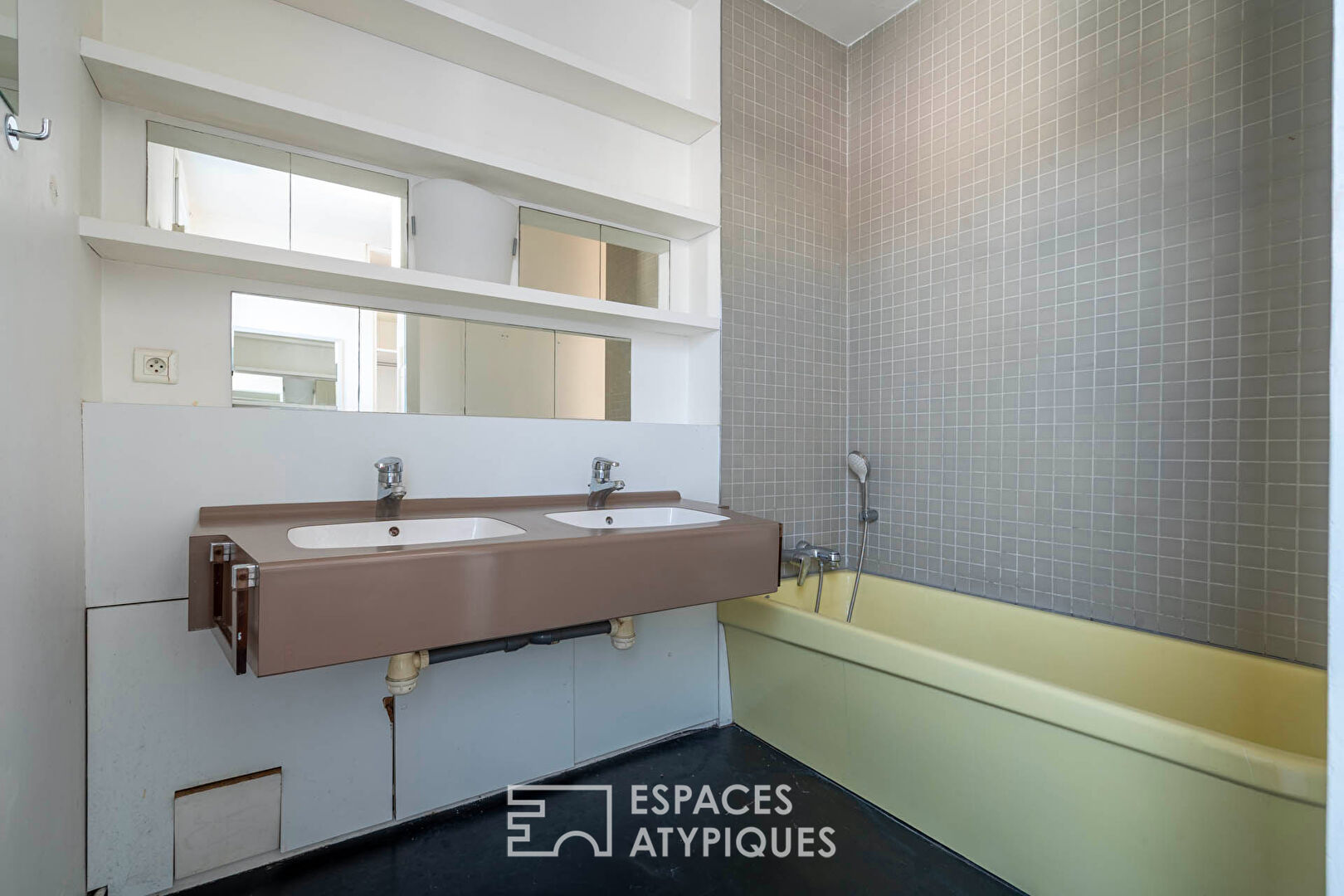 Bright apartment to redesign in the heart of Alfortville