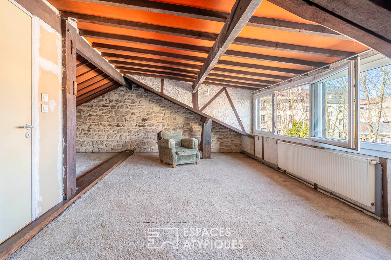 Bright apartment to redesign in the heart of Alfortville