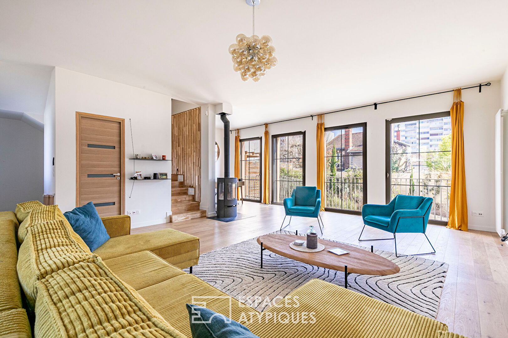 Bio-climatic architect’s house in absolute calm