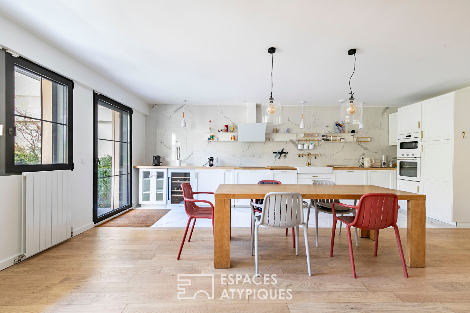 Bio-climatic architect’s house in absolute calm