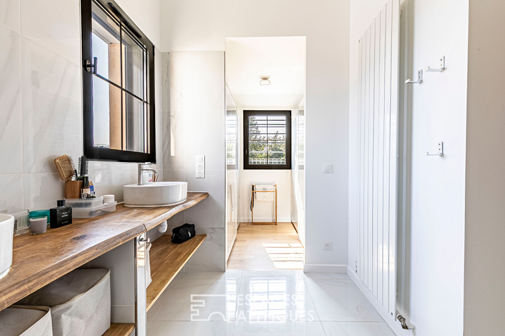 Bio-climatic architect’s house in absolute calm