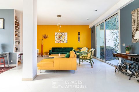 Architect-designed house with double garage and garden