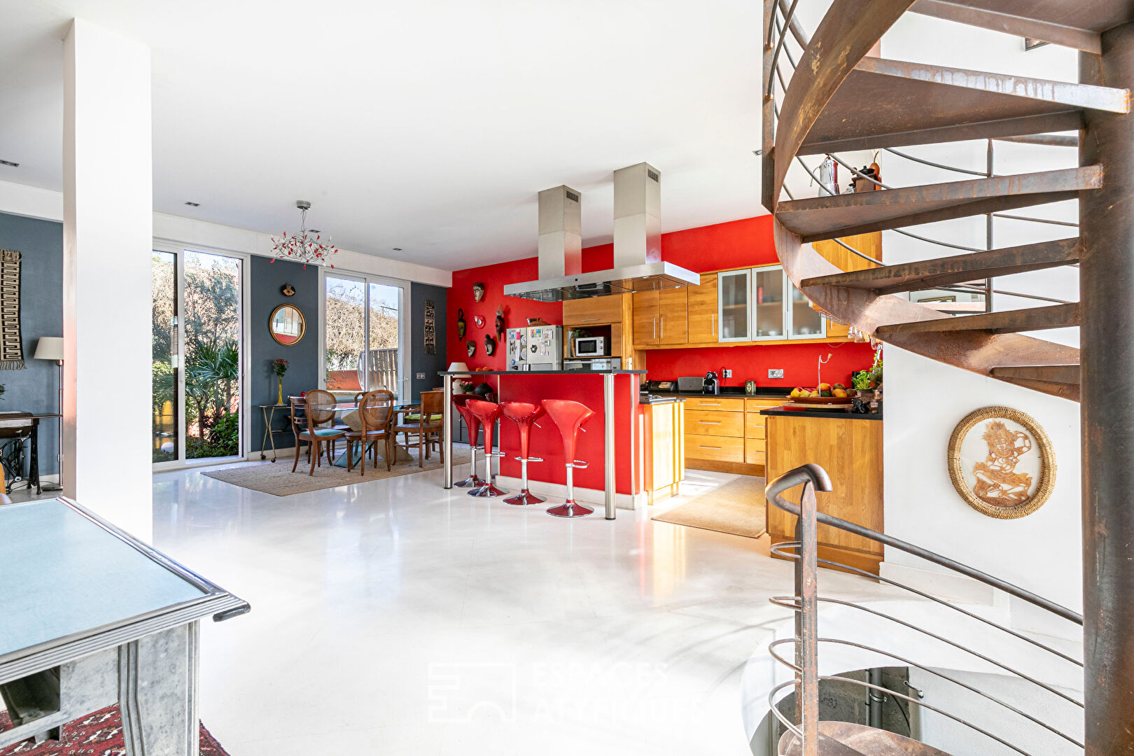 Architect-designed house with double garage and garden