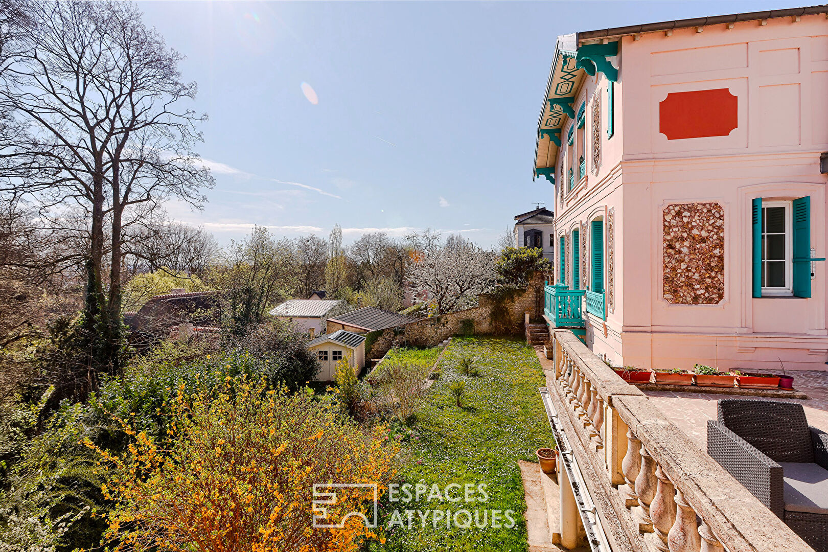 19th century house on the banks of the Marne