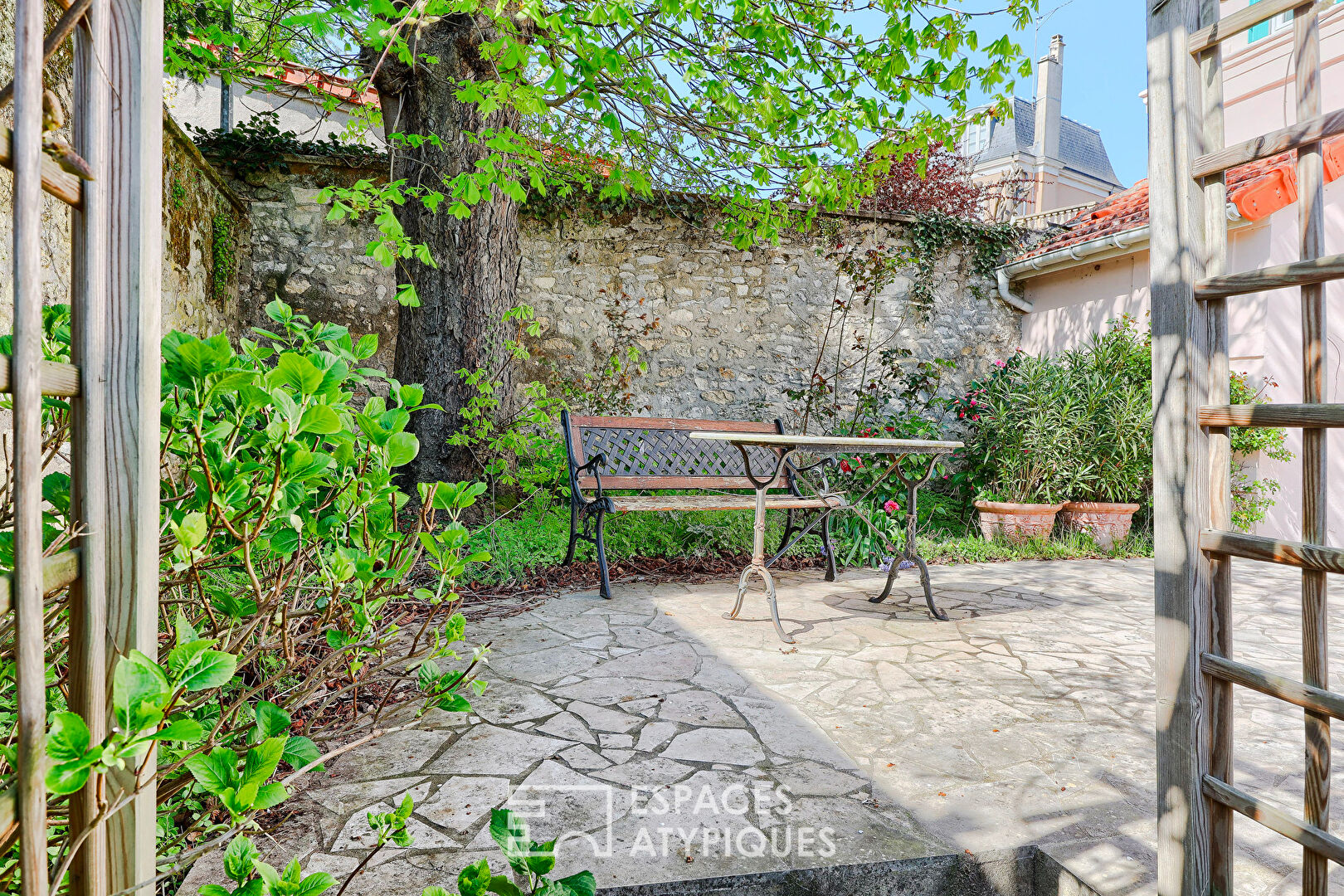 19th century house on the banks of the Marne