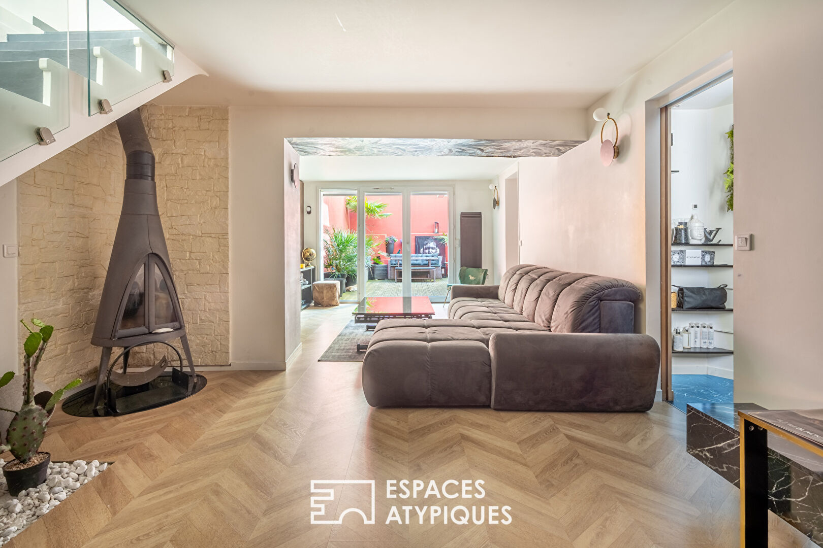 Duplex inversé avec terrasse cachée au coeur du Village