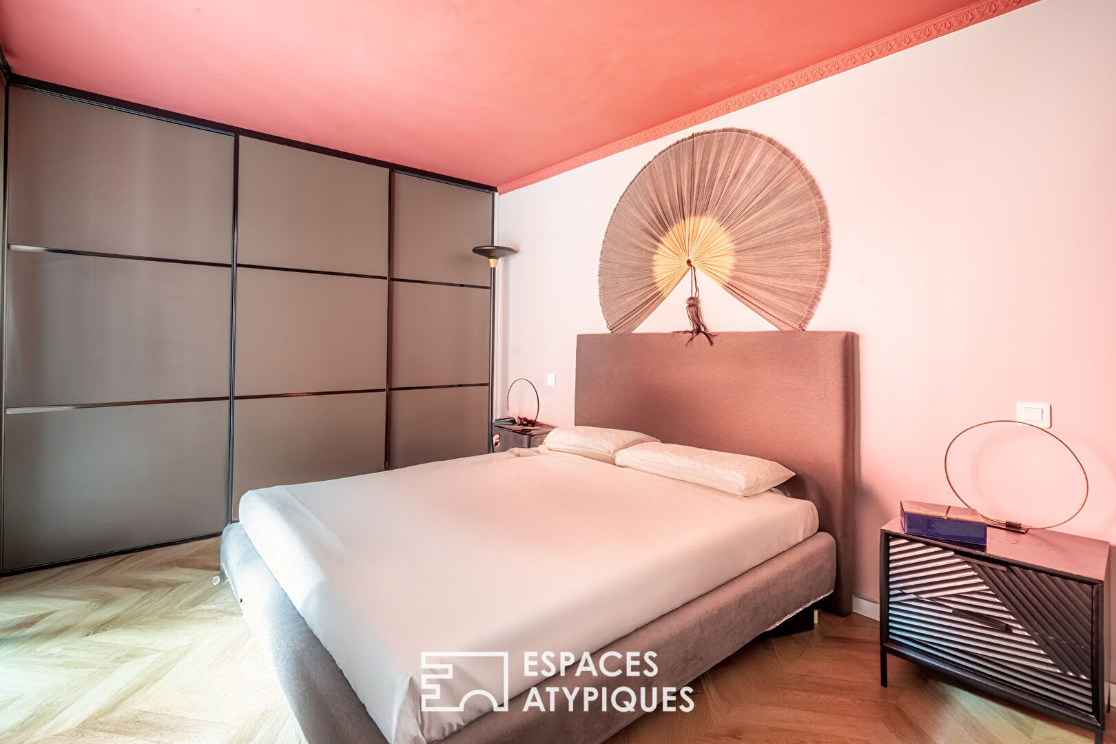 Duplex inversé avec terrasse cachée au coeur du Village