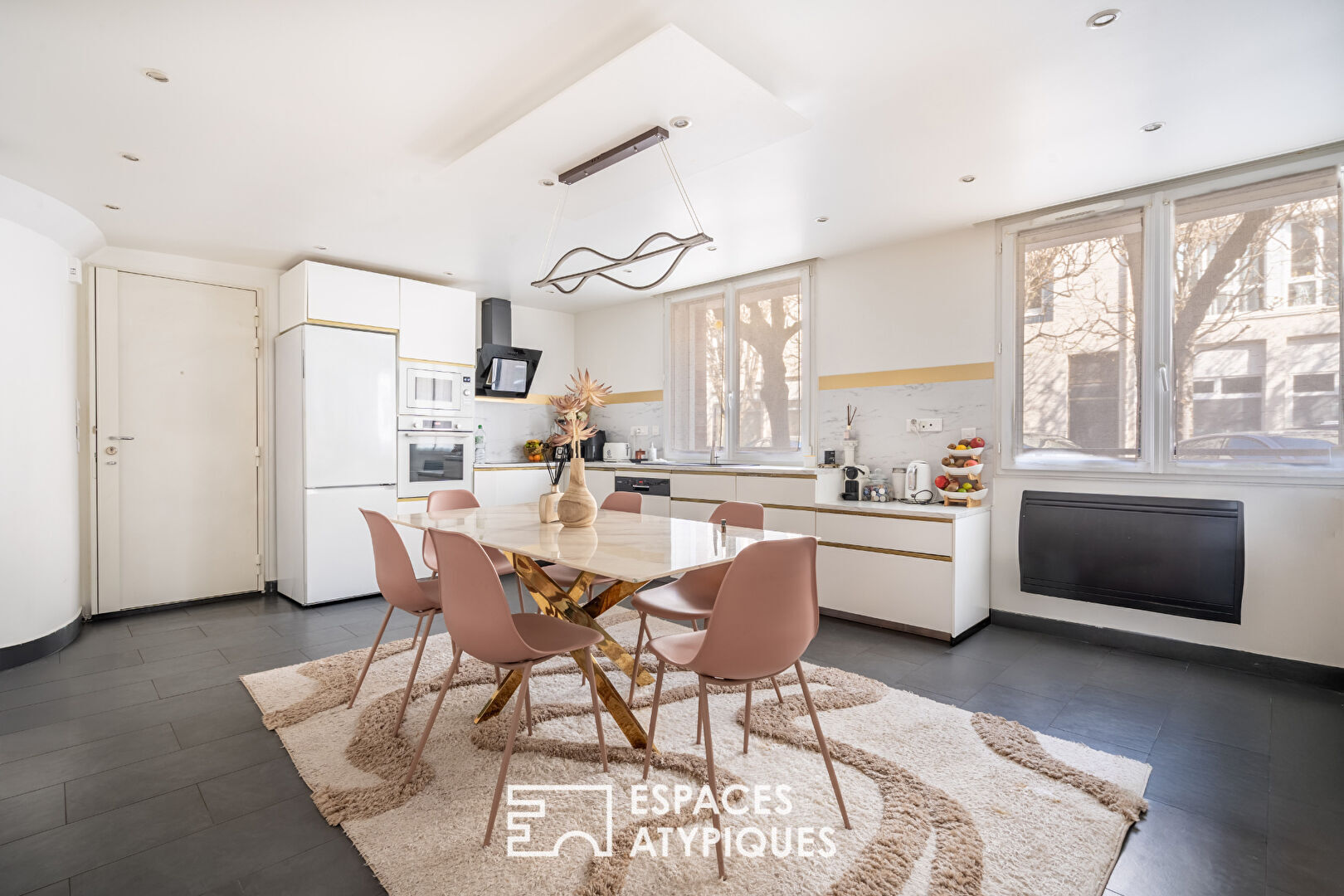 Duplex inversé avec terrasse cachée au coeur du Village