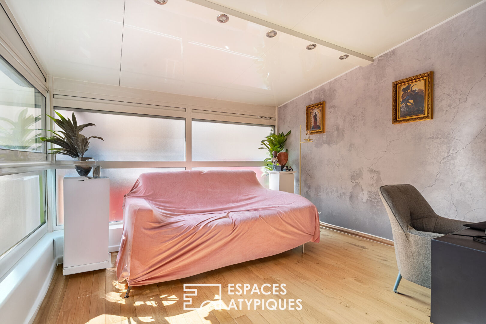 Duplex inversé avec terrasse cachée au coeur du Village