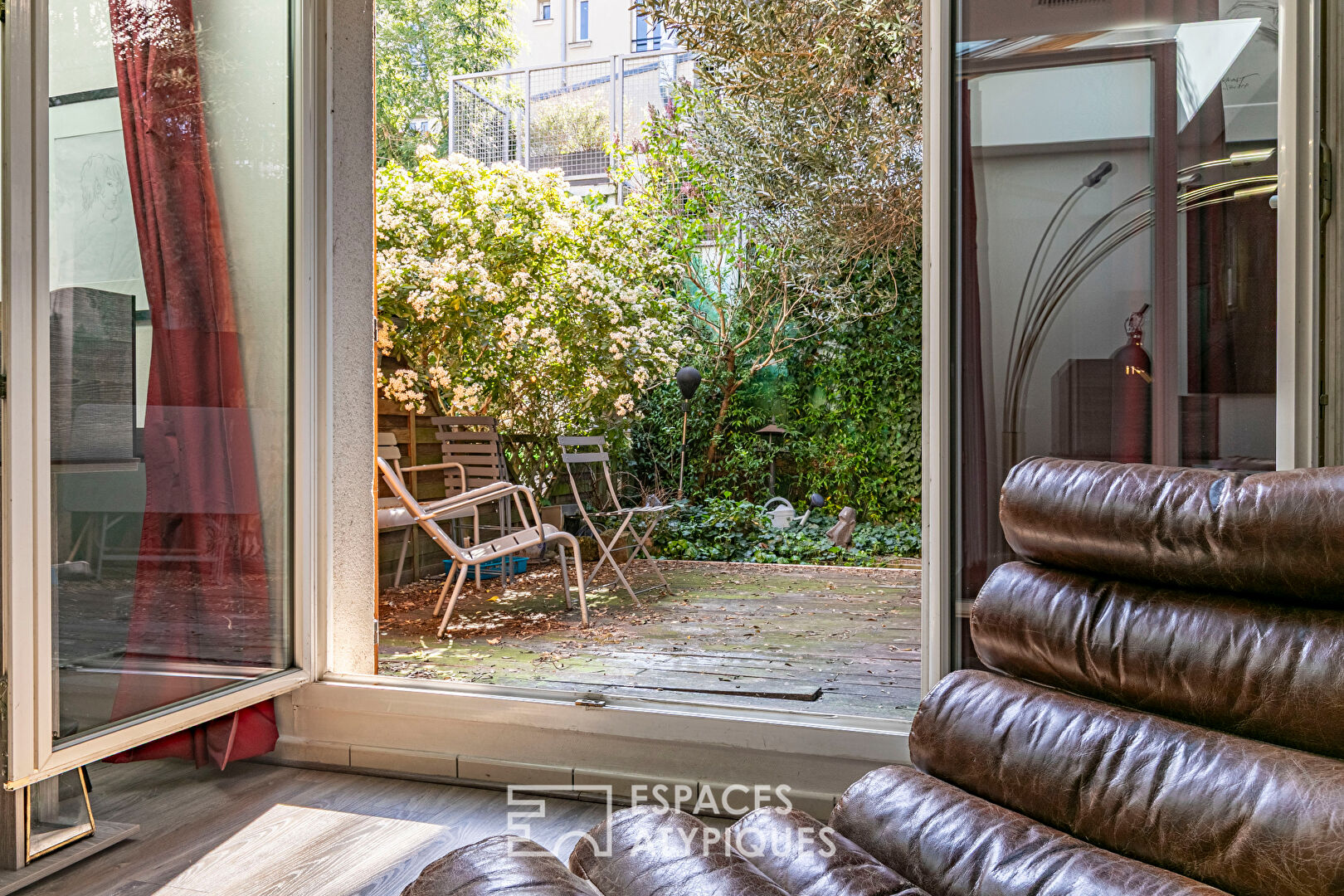 Maison en copropriété avec terrasse ombragée et garage en coeur de ville