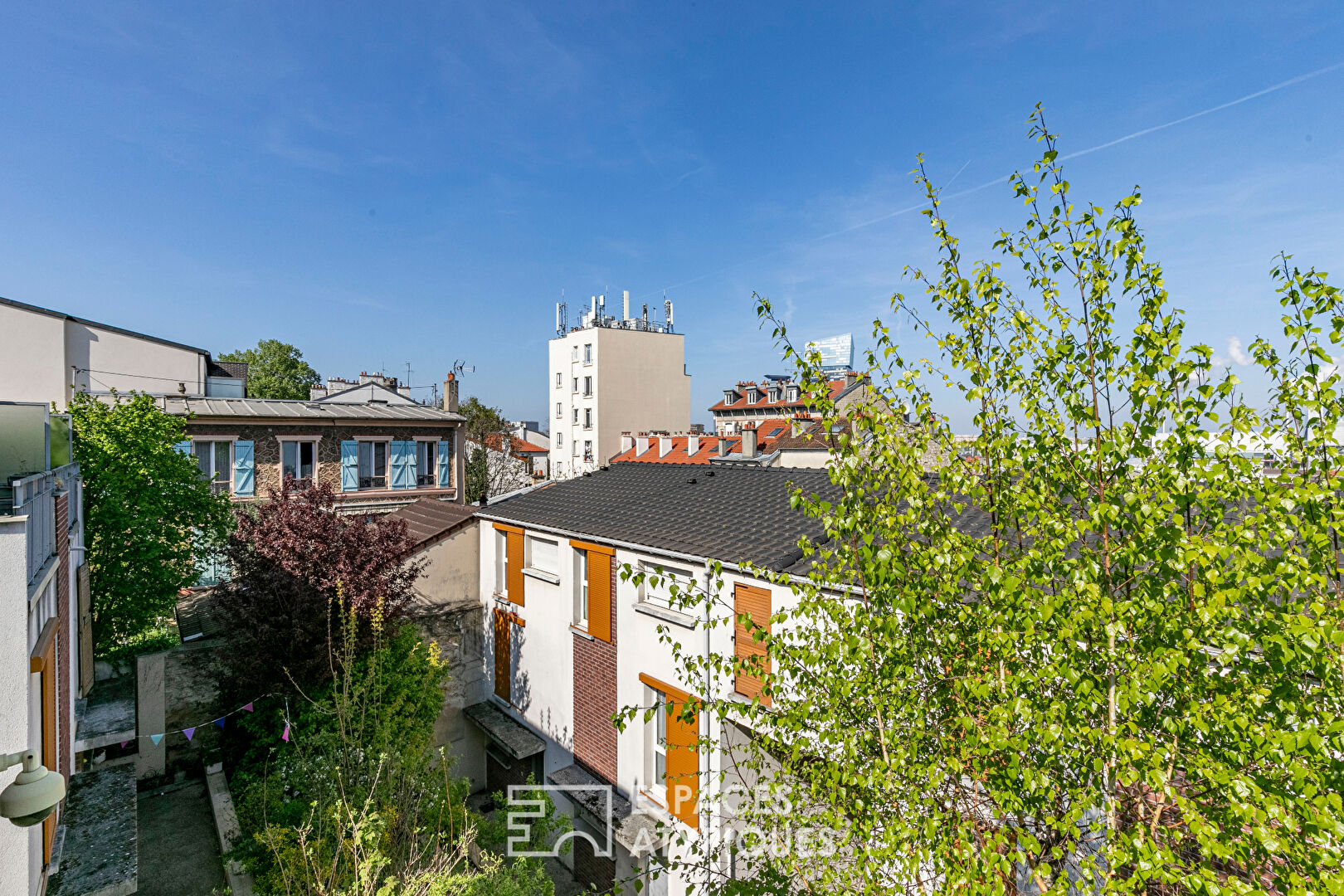 Maison en copropriété avec terrasse ombragée et garage en coeur de ville