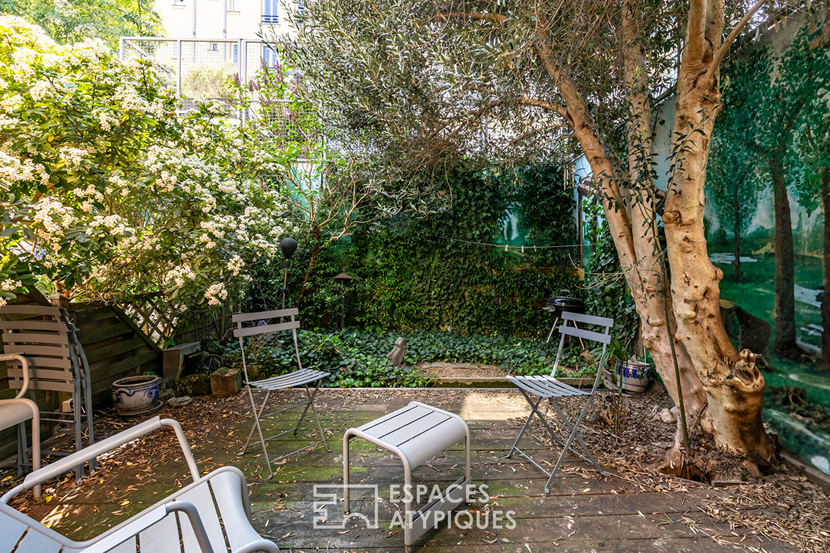 Maison en copropriété avec terrasse ombragée et garage en coeur de ville