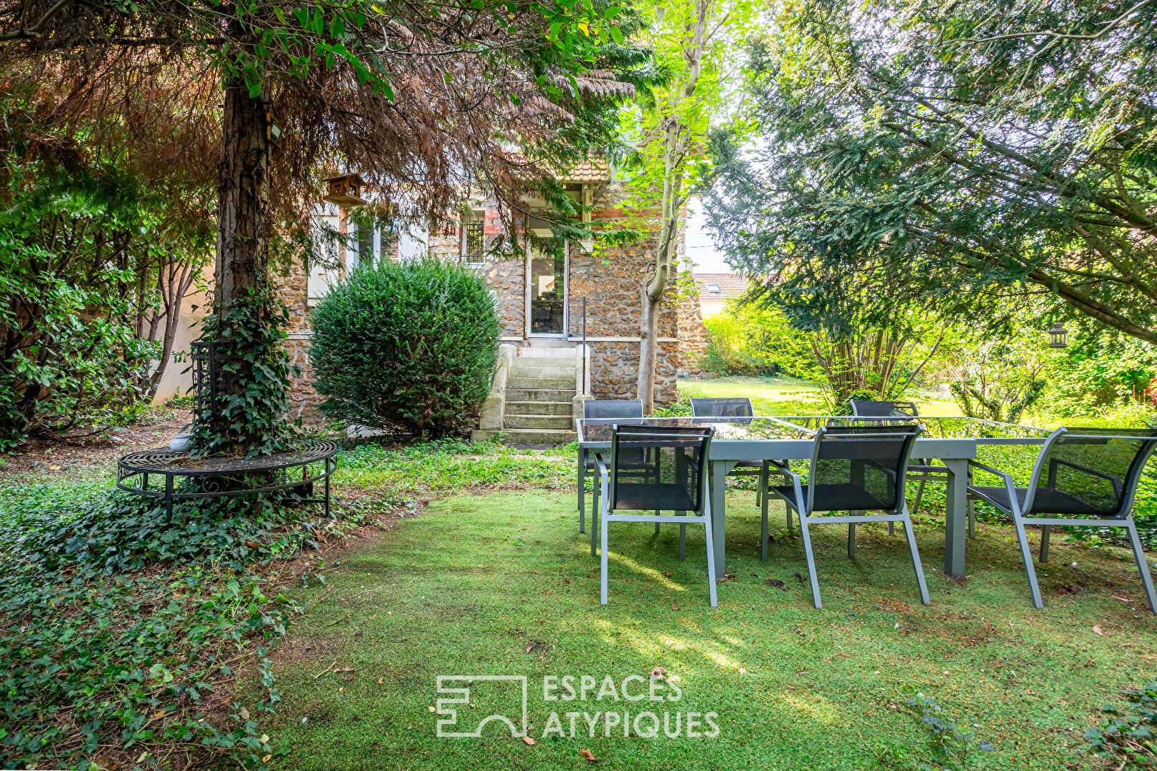 Maison meulière avec jardin arboré proche du parc Joliot-Curie